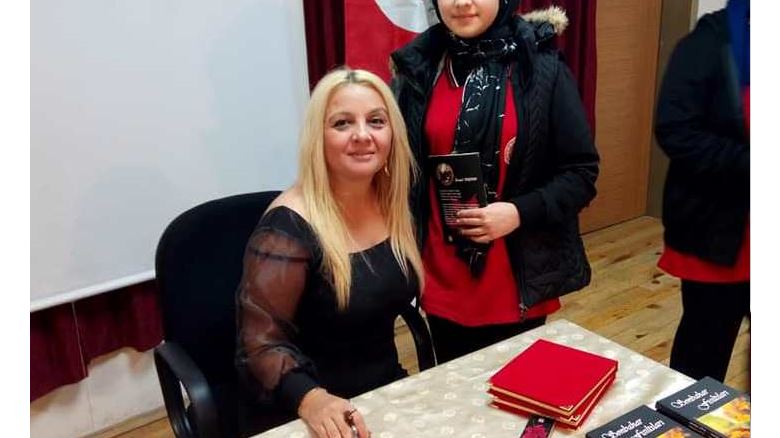 ŞAİR ŞENGÜL COŞKUN, TİREBOLU’DA ŞİİR DİNLETİSİ VE İMZA GÜNÜNE KATILDI